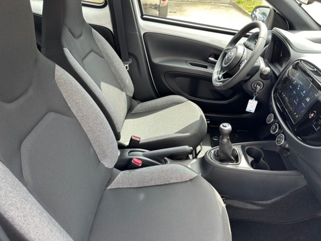 Foto 1 - Toyota Aygo X Business Edition, Schneeweiß