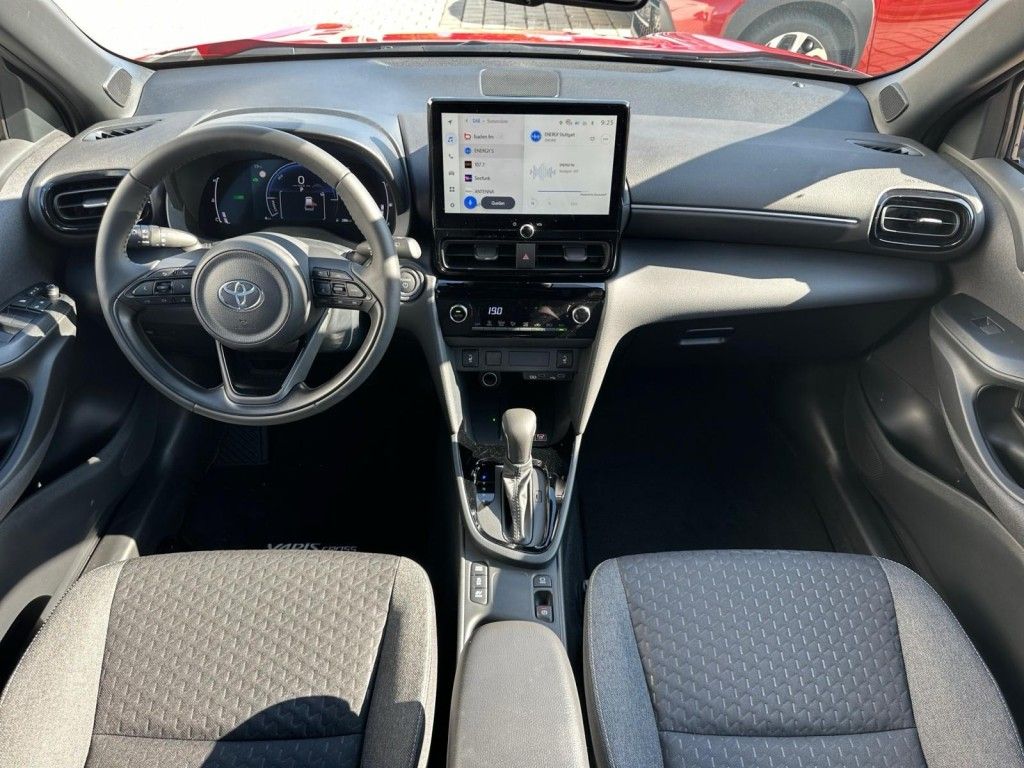 Foto 1 - Yaris Cross Hybrid 130 1.5 VVT-i Teamplayer (XPB1), Karminarot Metallic