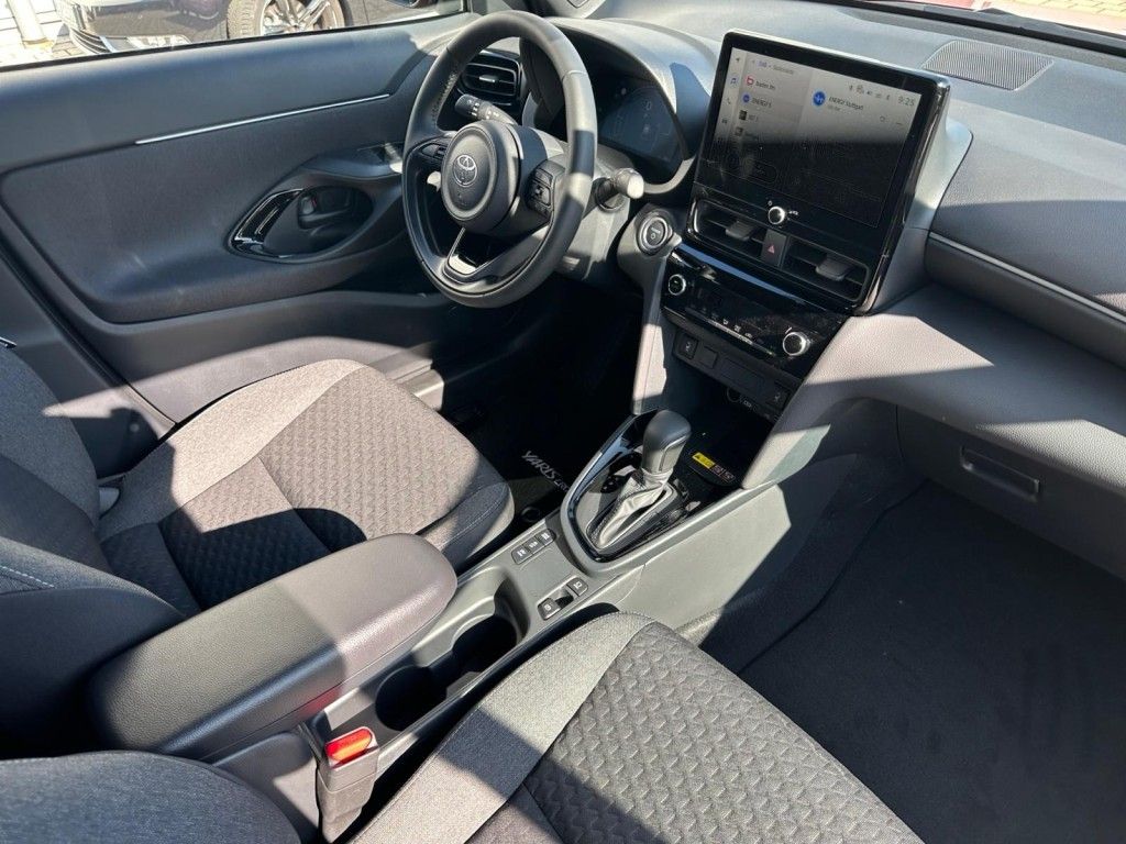 Foto 1 - Yaris Cross Hybrid 130 1.5 VVT-i Teamplayer (XPB1), Karminarot Metallic