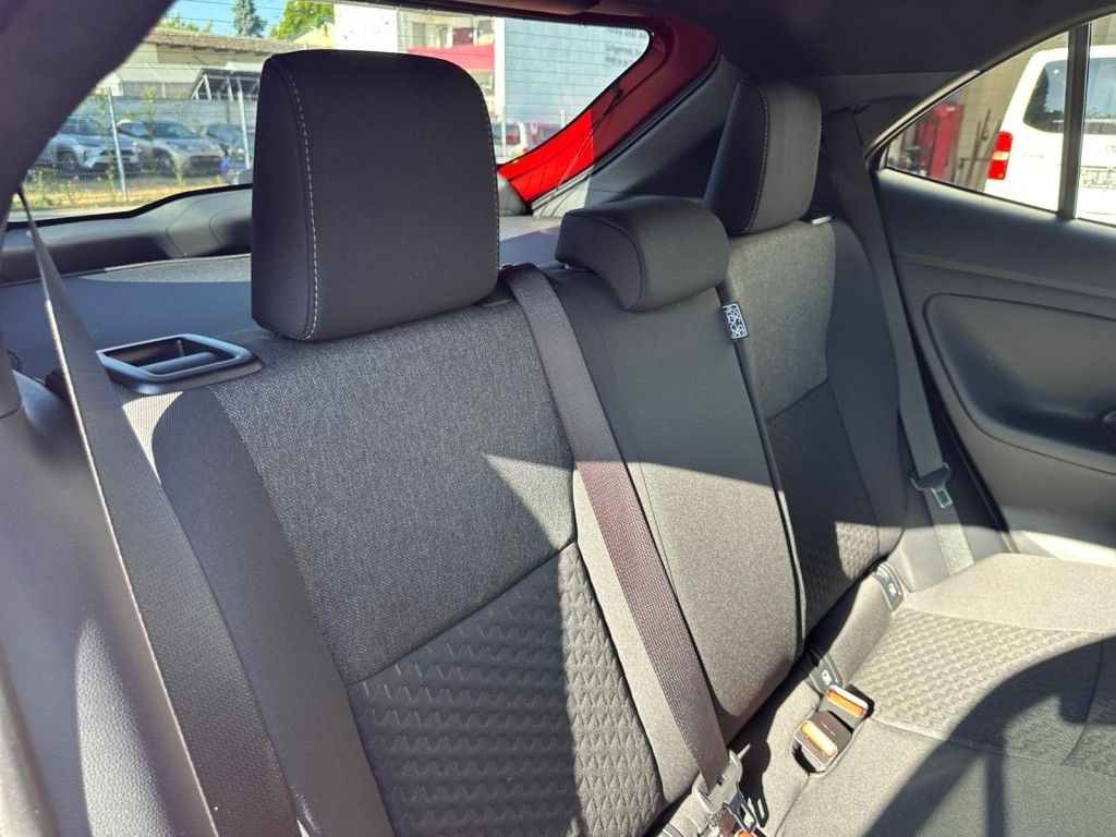 Foto 1 - Yaris Cross Hybrid 130 1.5 VVT-i Teamplayer (XPB1), Karminarot Metallic