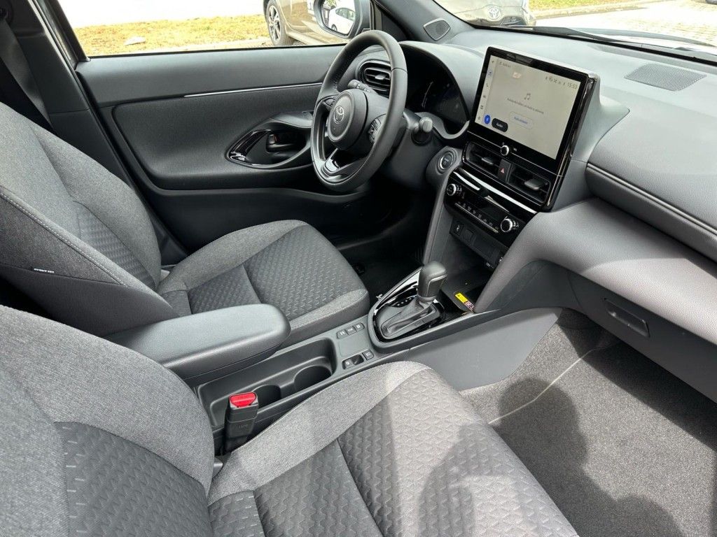 Foto 1 - Toyota Yaris Cross Hybrid 130 1.5 VVT-i Teamplayer (XPB1), Marlingrau Metallic