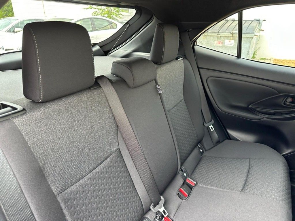 Foto 1 - Toyota Yaris Cross Hybrid 130 1.5 VVT-i Teamplayer (XPB1), Marlingrau Metallic